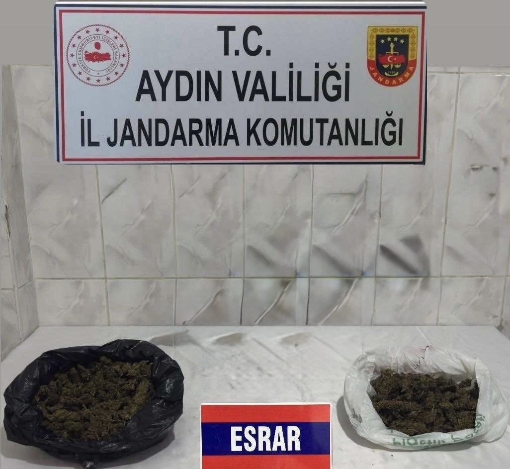 Nazilli'de jandarma şüphelenmekte haklı çıktı 1 durdurulan aracta uyusturucu ve ruhsatsiz silah ele gecirildi 11860d6d4013