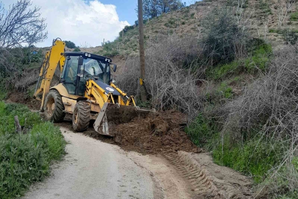 efeler belediyesi kapanan yollari ulasima aciyor a412b97be645