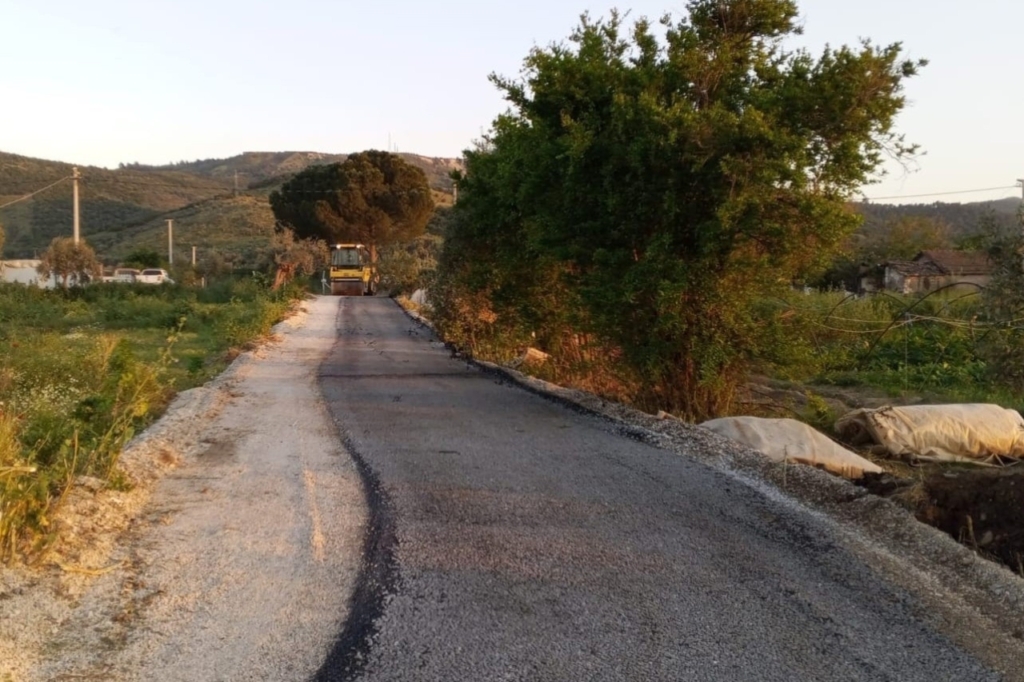 efeler belediyesi yol yapim ve onarim calismalarini surduruyor e20ff52a13fc