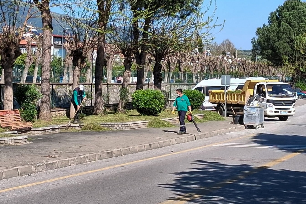 Efeler Belediyesi’nden çevre düzenlemesi 8 Efeler Belediyesi’nden çevre düzenlemesi