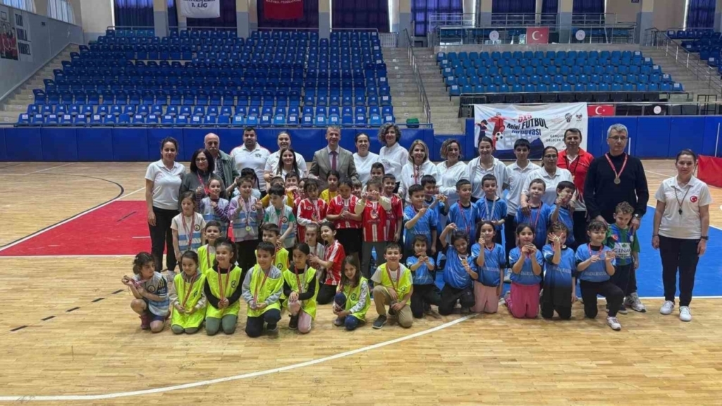 efelerde minikler sporla bulustu 09c3b7d25480