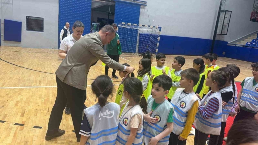 efelerde minikler sporla bulustu 337d4eadfad1