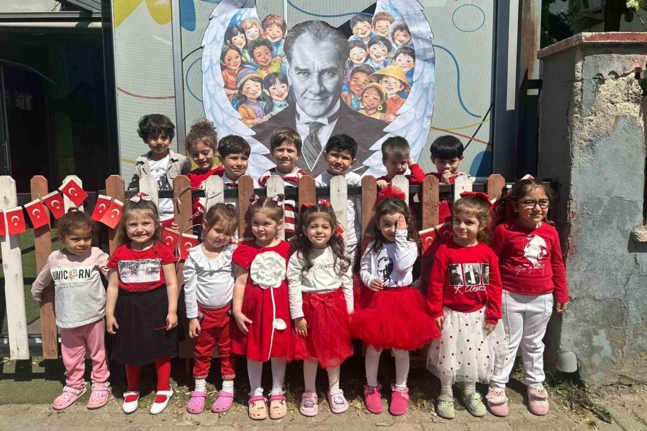 Efeler’in minikleri 23 Nisan’ı kutladı 1 efelerin minikleri 23 nisani kutladi 72f5952a3811