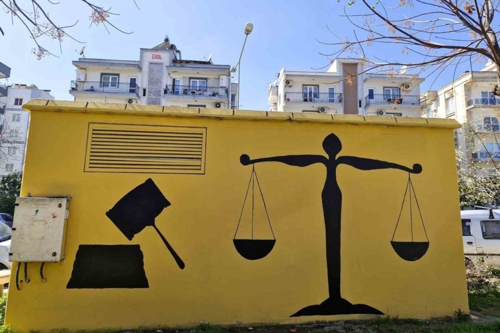 Efeler’in parkları renkleniyor 6 efelerin parklari renkleniyor e178a81ab0d8