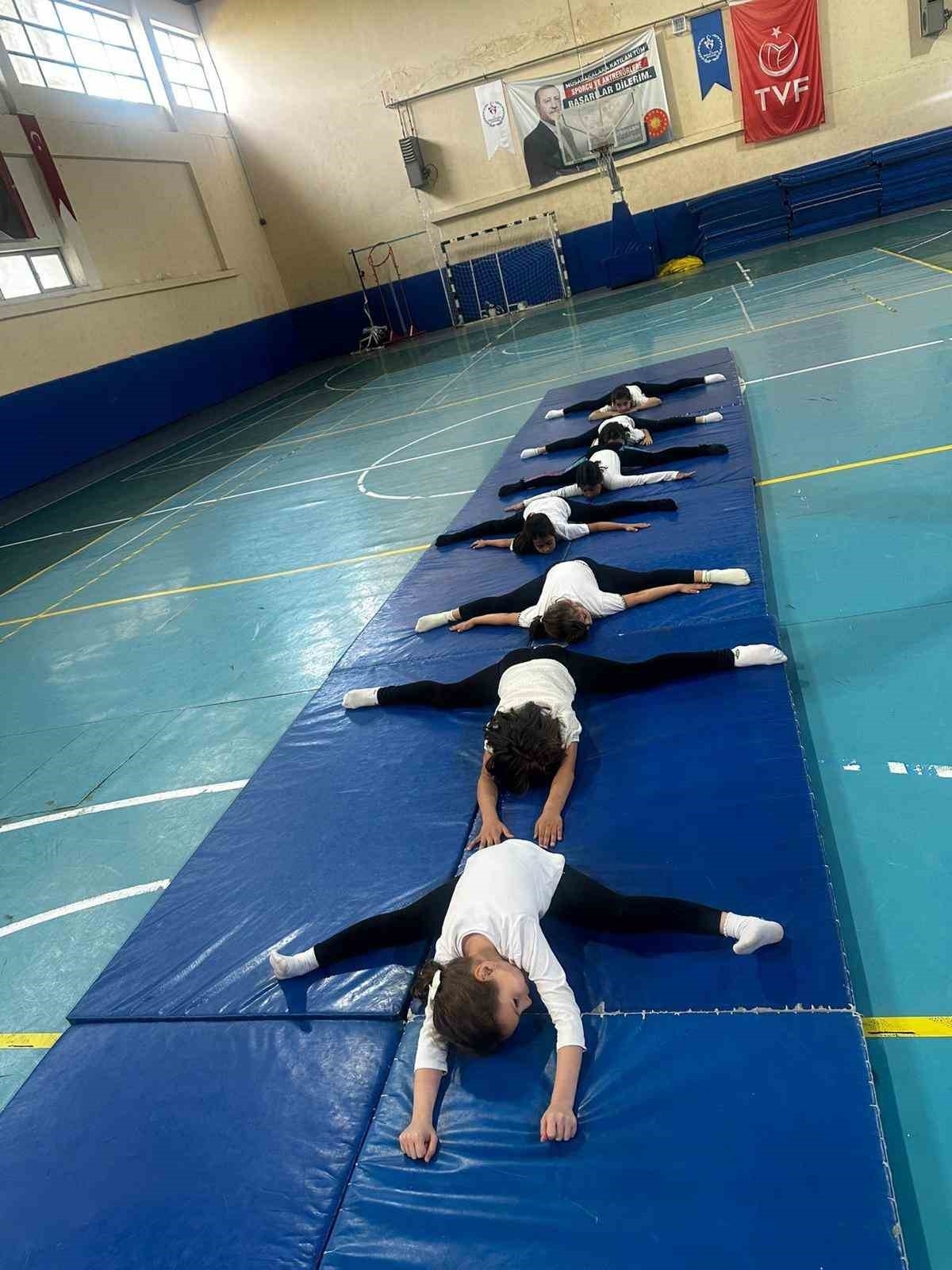 Geleceğin sporcuları antrenmanlarına devam ediyor 1 gelecegin sporculari antrenmanlarina devam ediyor 3259bf1fb278
