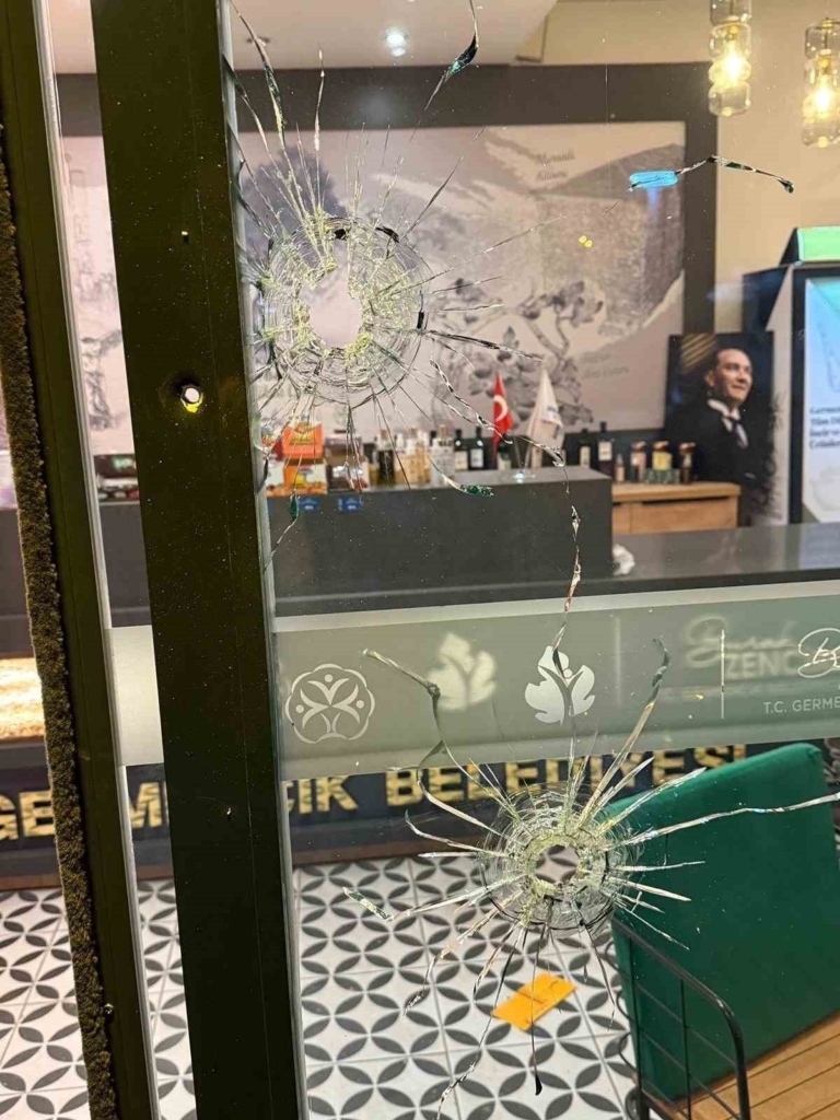 Germencik’te belediyenin mağazasına silahlı saldırı: Eski belediye başkanı gözaltında! 5 germencikte belediyenin satis magazasina silahli saldiri 0137a70c6f38