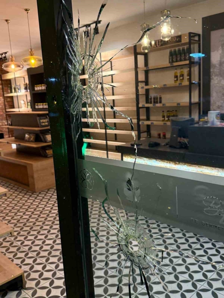 Germencik’te belediyenin mağazasına silahlı saldırı: Eski belediye başkanı gözaltında! 4 germencikte belediyenin satis magazasina silahli saldiri 547a84b3a96c