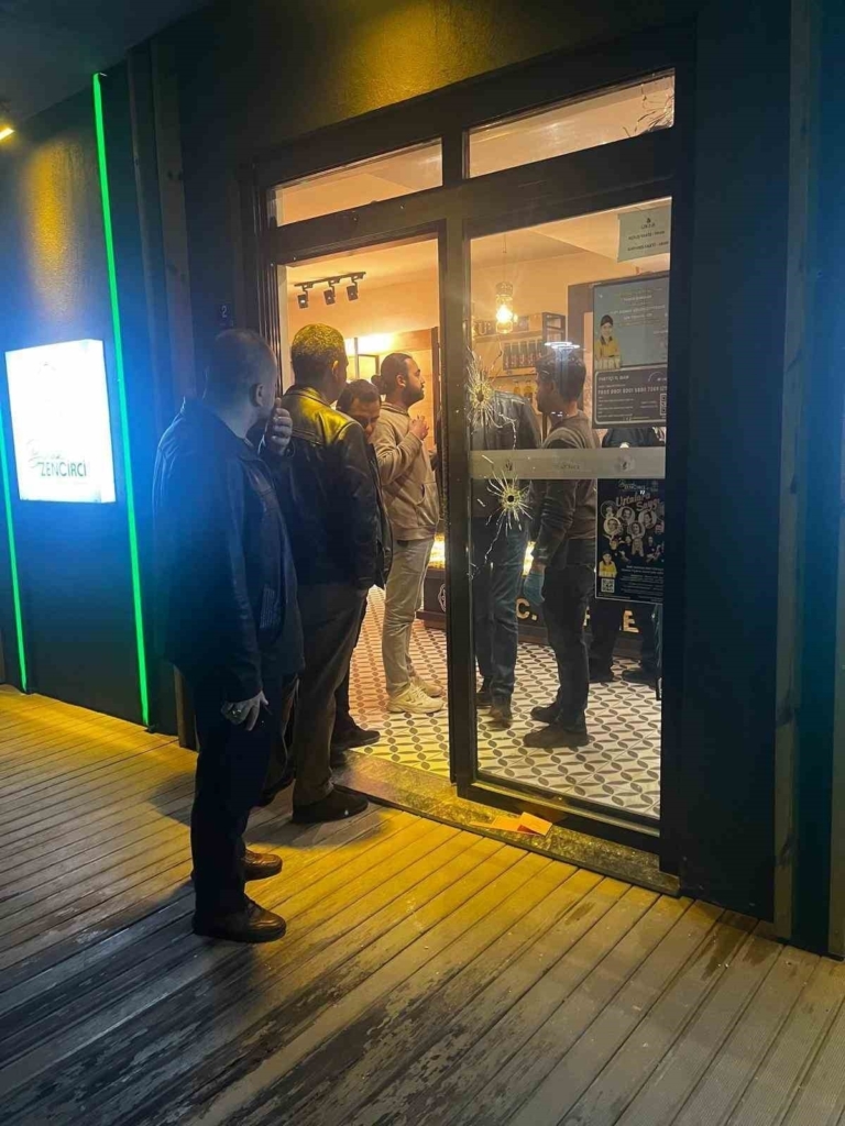 Germencik’te belediyenin mağazasına silahlı saldırı: Eski belediye başkanı gözaltında! 3 germencikte belediyenin satis magazasina silahli saldiri c7b8f79ed3f7
