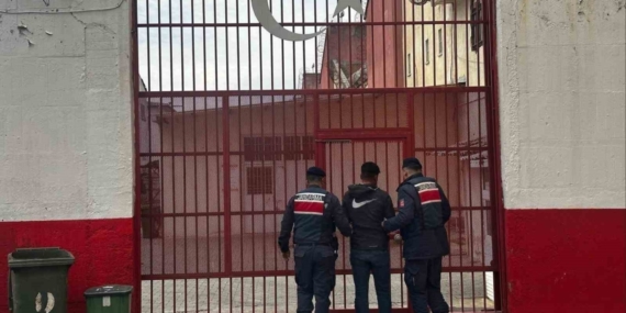 Germencik’te JASAT ekipleri aranan şahsa göz açtırmadı