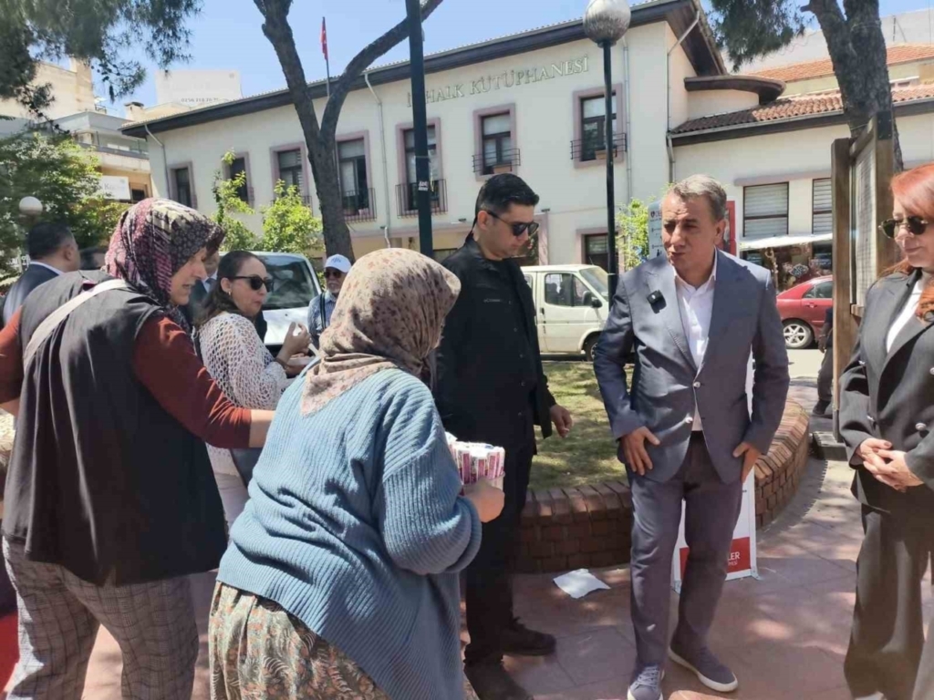 Herkes belediye başkanı olarak, işportacı teyze ise müşteri olarak gördü 4 herkes belediye baskani olarakisportaci teyze ise musteri olarak gordu f68ad3aeabf8