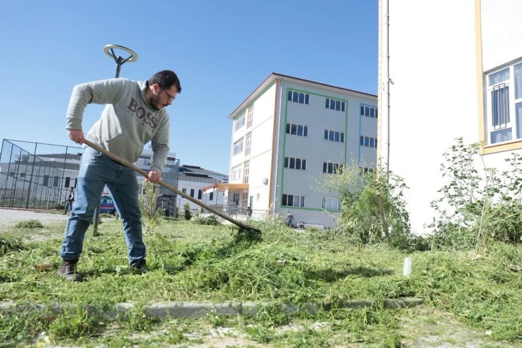 incirliovada okul bahceleri temizlendi 1cced2590303