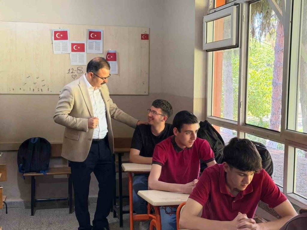 Kaymakam Ateş liseli öğrencilerle bir araya geldi 7 kaymakam ates liseli ogrencilerle bir araya geldi 45f167589bb2
