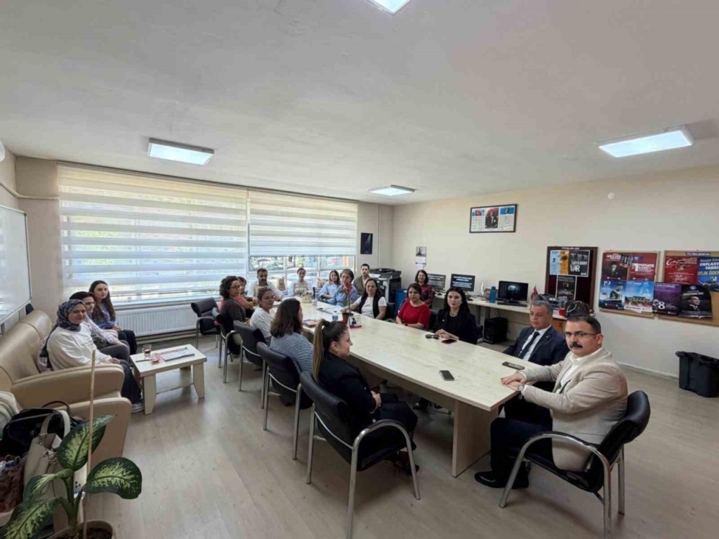 Kaymakam Ateş liseli öğrencilerle bir araya geldi 4 kaymakam ates liseli ogrencilerle bir araya geldi f1522b7222bb