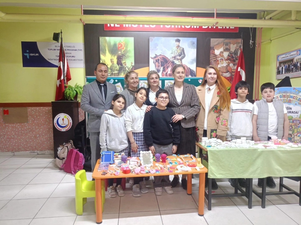 Nazilli'nin Devlet Ana'sı minik girişimcilerin yanında 1 kaymakam kan minik girisimcilerin heyecanina ortak oldu 99787c4c0d8a