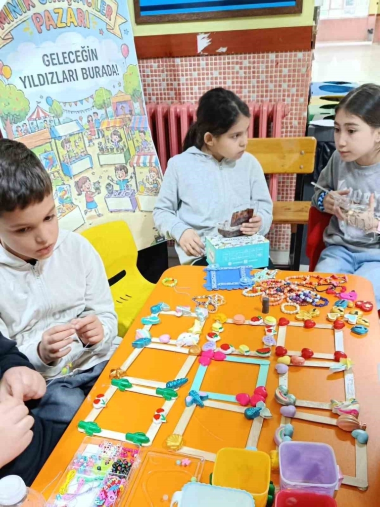 Nazilli'nin Devlet Ana'sı minik girişimcilerin yanında 3 kaymakam kan minik girisimcilerin heyecanina ortak oldu e9be49aacf94
