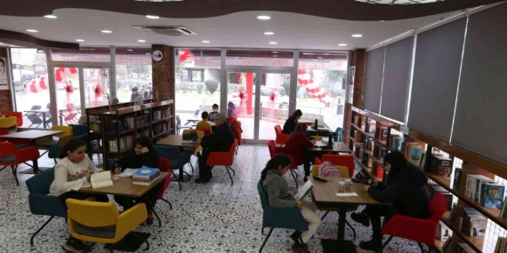 Efeler Belediyesi Kitap Kafeler: Nerede, Kaç Tane, Saatleri ve Tüm Detaylar (2026 Rehberi)