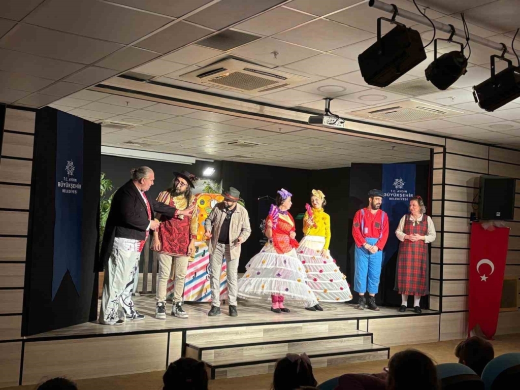 kultur ve sanatin kalbi aydinda atiyor aadb02838752