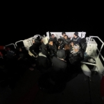 Kuşadası açıklarında 19 düzensiz göçmen yakalandı