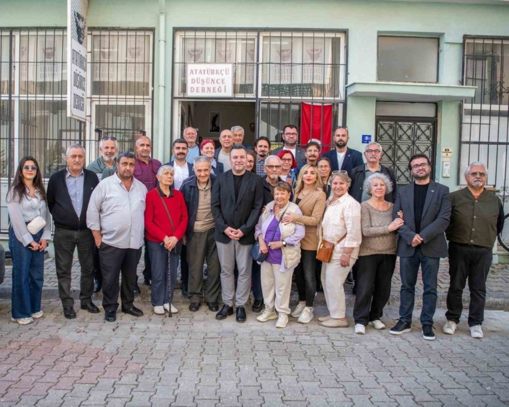 kusadasi belediyesi baskan vekili demirtas guzelcamli mahallesinde vatandaslarla bulustu 859188ebb4ef