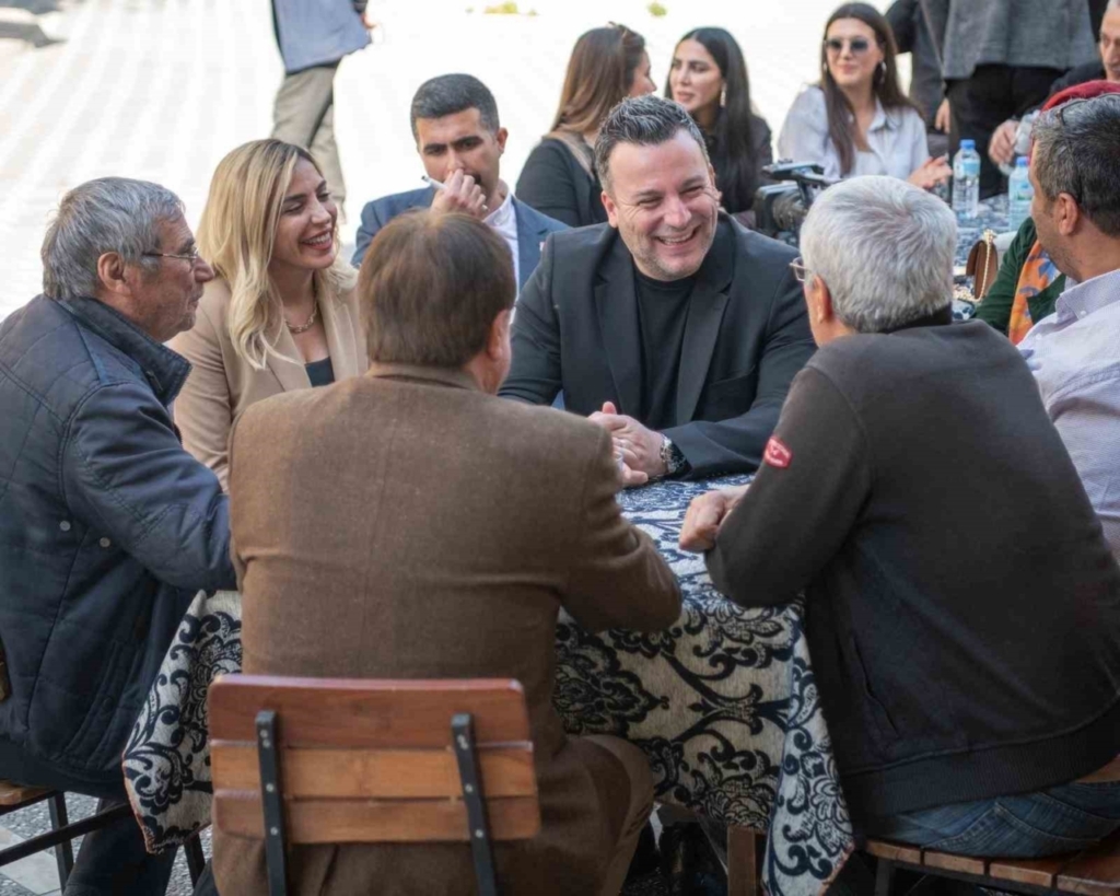 kusadasi belediyesi baskan vekili demirtas guzelcamli mahallesinde vatandaslarla bulustu f23379681b52