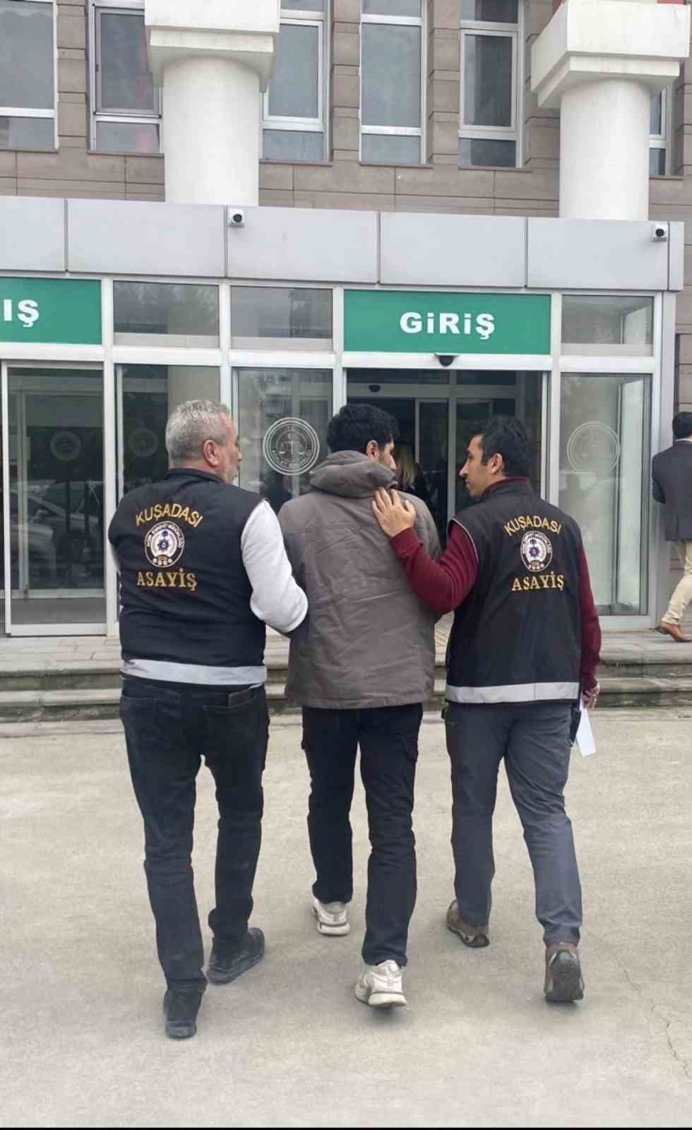 Kuşadası’nda iki hırsız yakayı ele verdi 1 kusadasinda aranan 2 sahis yakalandi 530a4f9057bb