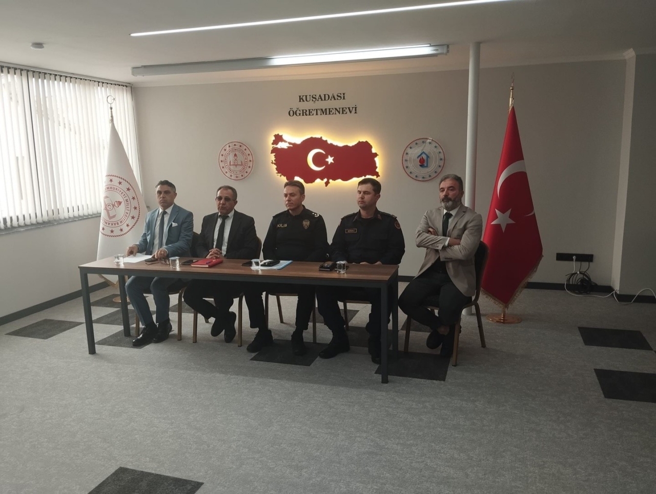 Kuşadası’nda okul güvenliği masaya yatırıldı 1 kusadasinda okul guvenligi masaya yatirildi 6a4313bb301f