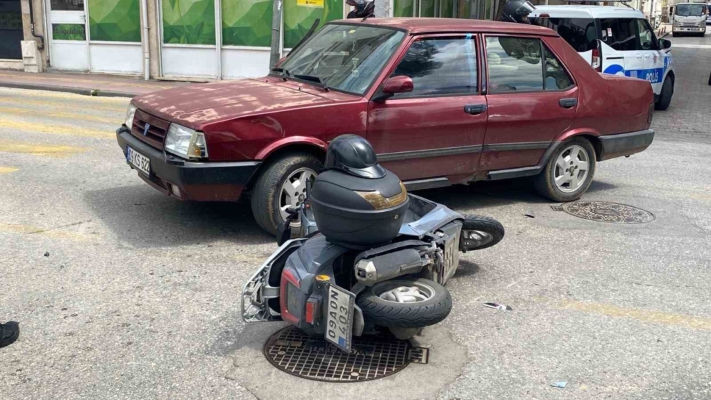 motosiklet ve otomobil carpisti 1 yarali e3fb3759f264