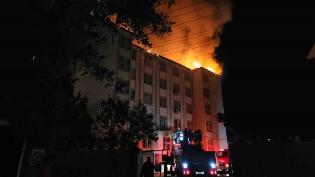 nazilli fen lisesi yurdunda yangin panigi 46 ogrenci tahliye edildi 2179531a3420