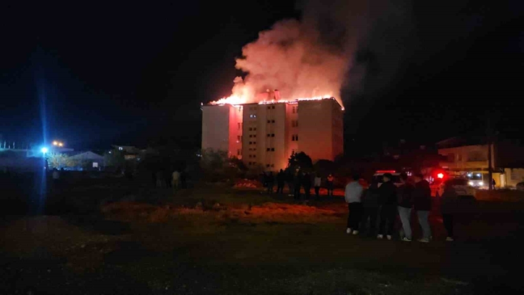 nazilli fen lisesi yurdunda yangin panigi 46 ogrenci tahliye edildi 67f70efc2f28