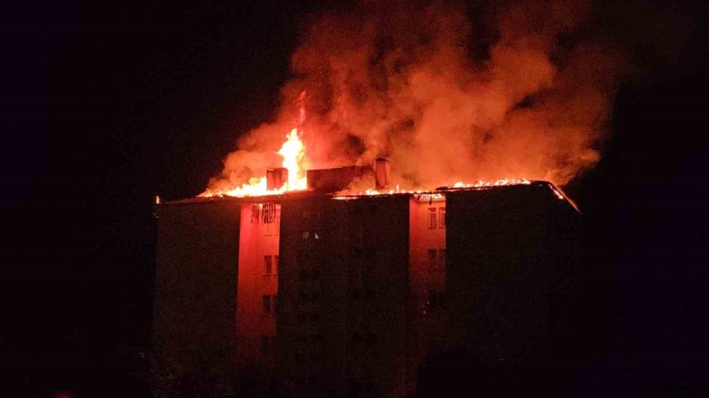 nazilli fen lisesi yurdunda yangin panigi 46 ogrenci tahliye edildi e5645bebcd48