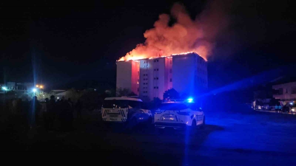 nazilli fen lisesi yurdunda yangin panigi 46 ogrenci tahliye edildi f3ba11627eed