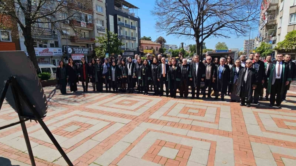 Nazilli'de avukatlardan adliye talebi 3 nazillide avukatlar gunu kutlandi 4ae04f9c338c