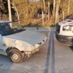 Otomobille çarpışan motosiklet durağa daldı: 2 yaralı 3 Otomobille çarpışan motosiklet durağa daldı: 2 yaralı
