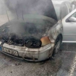 Seyir halindeki otomobil alev aldı