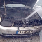 Seyir halindeki otomobil alev aldı