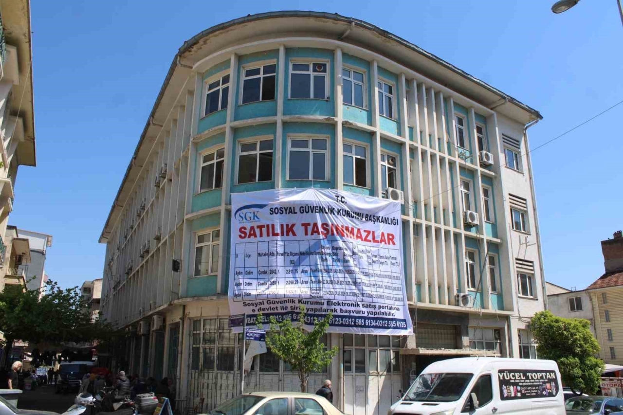sgknin sehir merkezindeki tescilli binasi ilan panosuna dondu b62f8725a303