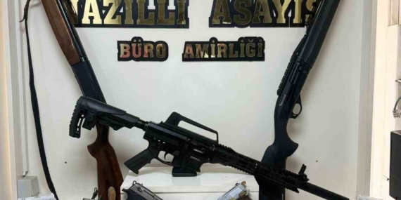 Sosyal medyadan silah teşhiri yapan 3 kişi yakalandı