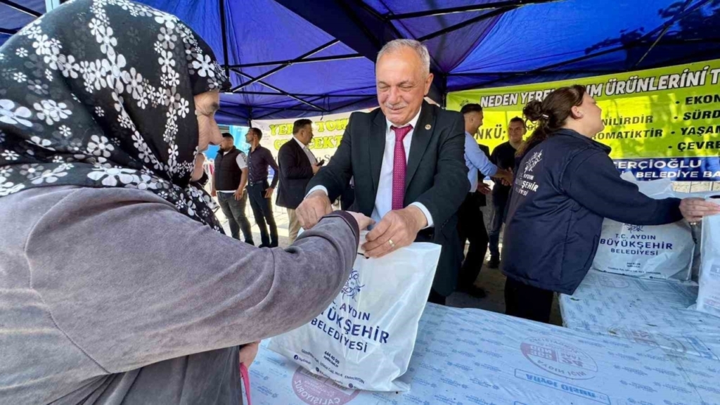 sultanhisar ve buharkentte binlerce fide vatandaslarla bulustu c030c95355bb