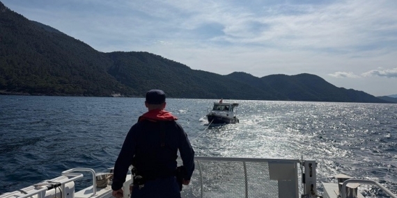 Kuşadası’nda tekne sürüklendi! Kurtarılmayı beklediler