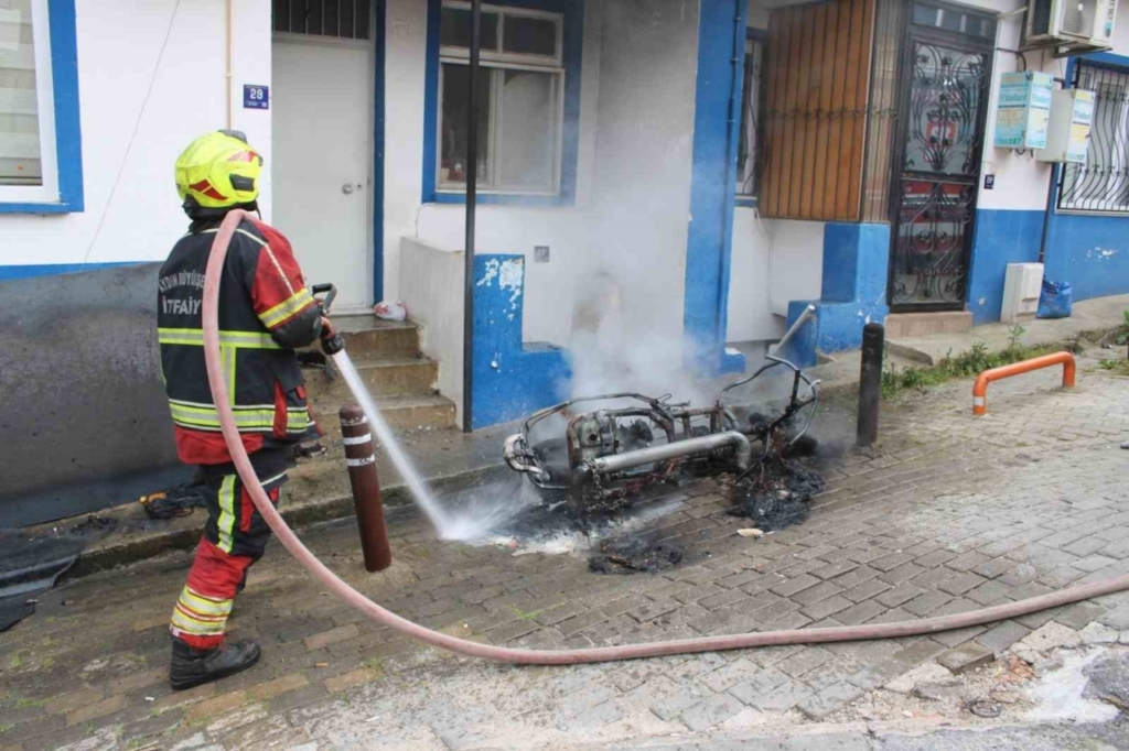 tamir sirasinda yanan elektrikli motosiklet kule dondu 11dbf1fc2f3a