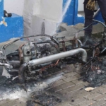 Tamir sırasında yanan elektrikli motosiklet küle döndü 5 Tamir sırasında yanan elektrikli motosiklet küle döndü