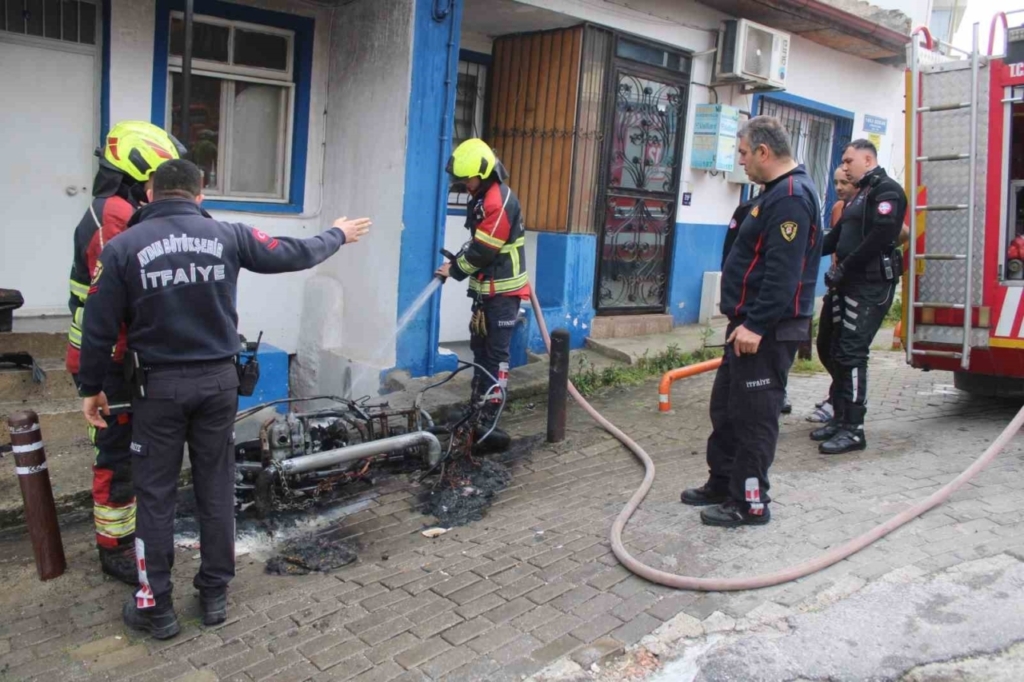 tamir sirasinda yanan elektrikli motosiklet kule dondu 6fe29042fa8c