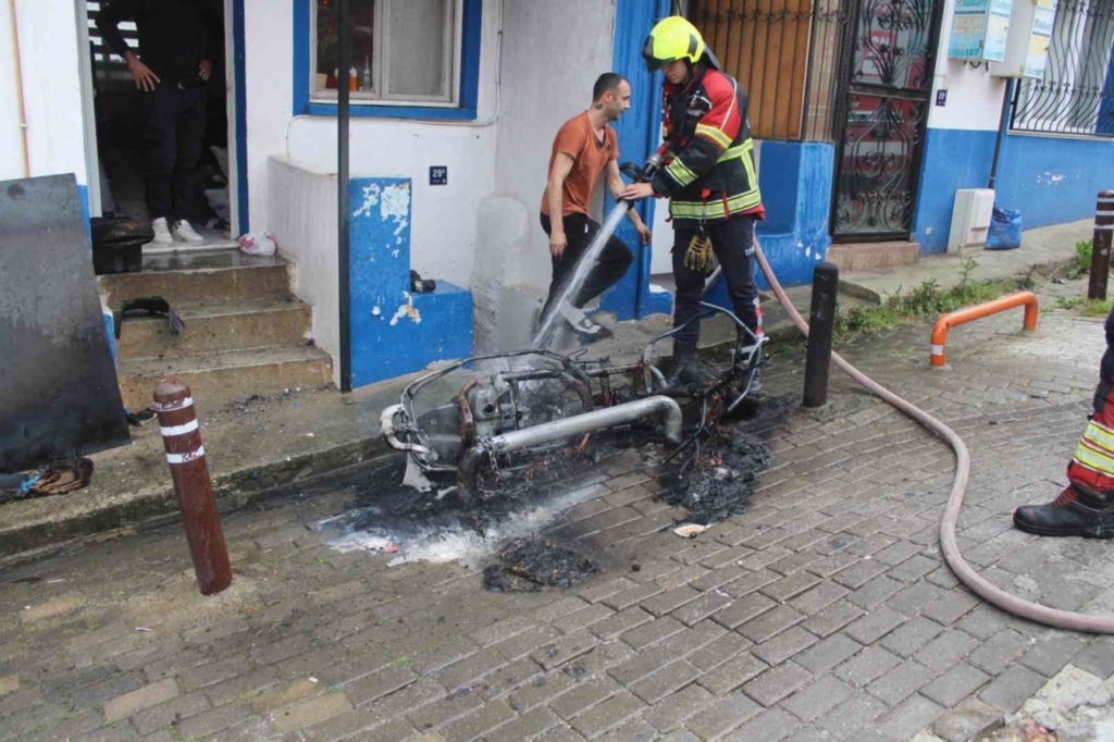 tamir sirasinda yanan elektrikli motosiklet kule dondu 9ac551d5c6ca