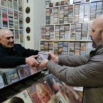 Teknolojiye direndi, 50 yıldır plak ve kaset satıyor