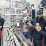 Teknolojiye direndi, 50 yıldır plak ve kaset satıyor