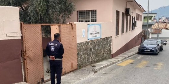 Türkiye’ye örnek olacak uygulama sürüyor: “Zabıta ekiplerinin okul nöbeti”
