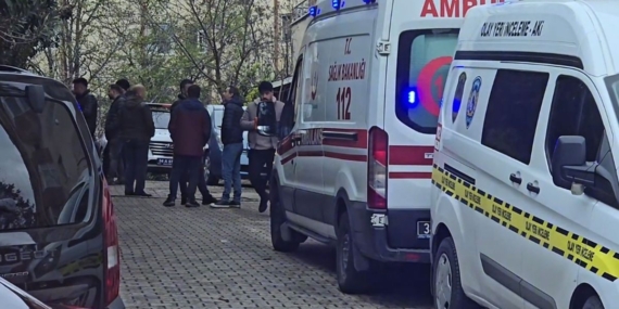 Bir aile yok oldu: Anne babasını öldürüp canına kıydı