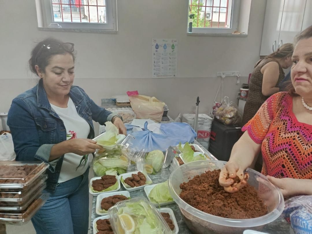 Aydın'da özel çocuklar için kermes: Vatandaş yoğun ilgi gösterdi 7 1000133786