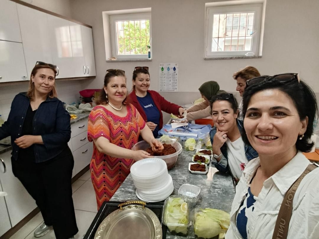 Aydın'da özel çocuklar için kermes: Vatandaş yoğun ilgi gösterdi 9 1000133795
