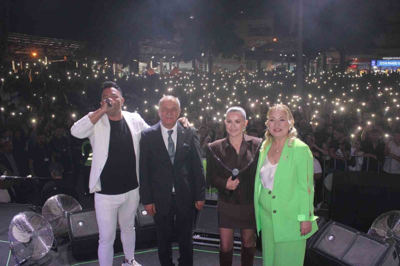 54. Uluslararası Sultanhisar Atça Nysa Çilek Festivali sona erdi 3 54 uluslararasi sultanhisar atca nysa cilek festivali sona erdi fbf39bcc7f90
